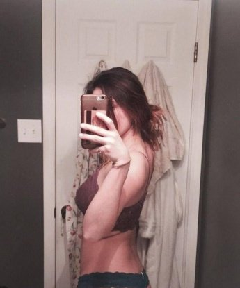 Знойная красотка с неиссякаемой энергией готова подарить тебе полет фантазии и наслаждения. Проведи со мной время, которое навсегда запомнишь! Звони прямо сейчас! 8165, 23 года